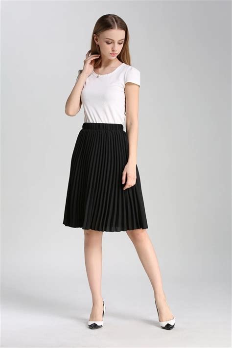 knee length black pleated skirt